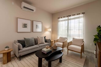 The Grove at Woodlake in Sacramento, CA - Foto de edificio - Building Photo