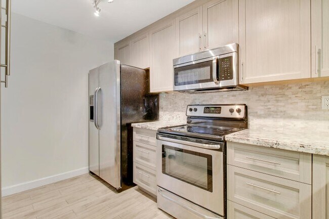 9 Royal Palm Way in Boca Raton, FL - Foto de edificio - Building Photo