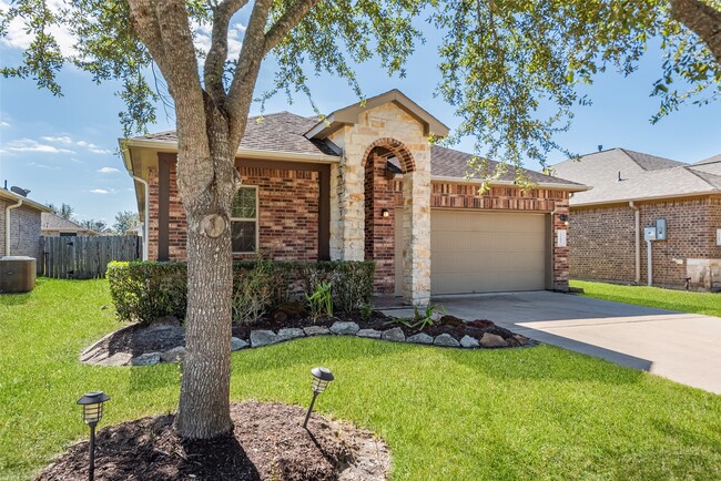 3205 Featherwood Ln in Dickinson, TX - Building Photo - Building Photo