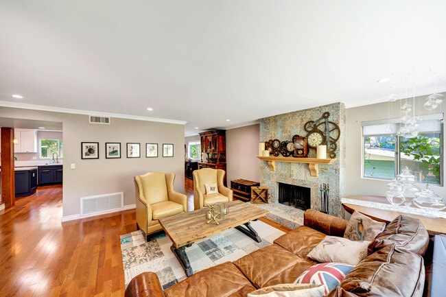 4447 Saltillo St in Los Angeles, CA - Building Photo - Building Photo