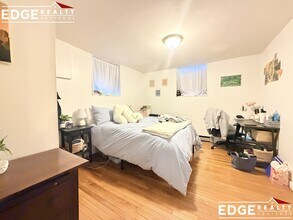 76 Egmont St, Unit B in Brookline, MA - Building Photo - Building Photo