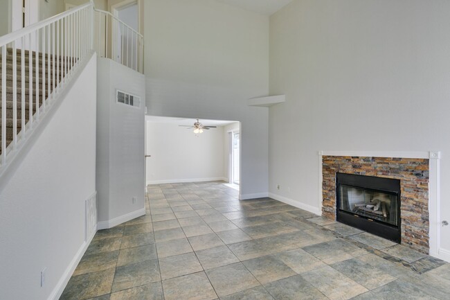200 Luninborg St in Henderson, NV - Building Photo - Building Photo