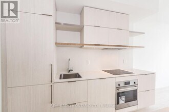 197 Yonge St in Toronto, ON - Building Photo - Building Photo