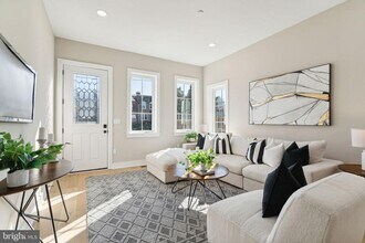 347 E Gorgas Ln in Philadelphia, PA - Building Photo - Building Photo