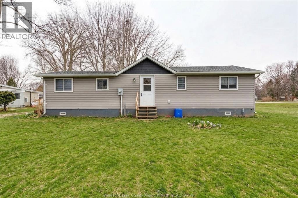 51 Klies Bch Rd in Essex, ON - Building Photo