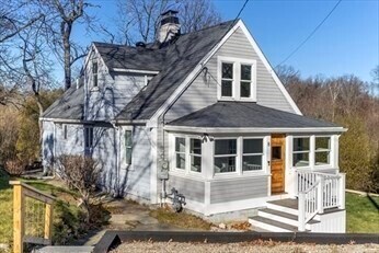 8 Winona Way in Hingham, MA - Foto de edificio