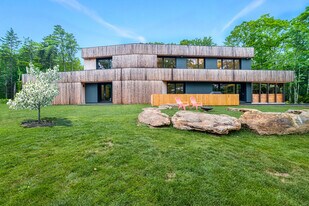 40 Russells Hill Rd in Yarmouth, ME - Building Photo