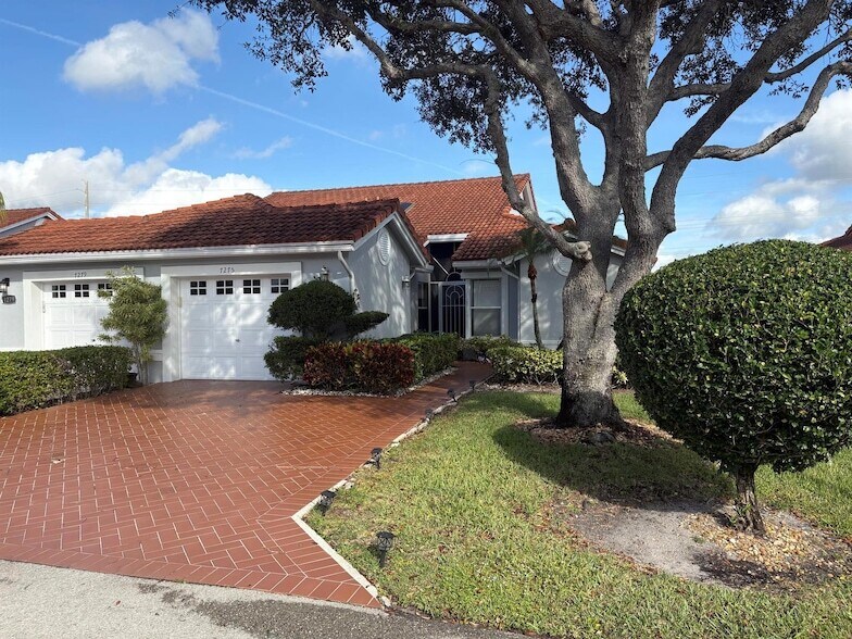 7275 Summer Tree Dr in Boynton Beach, FL - Foto de edificio