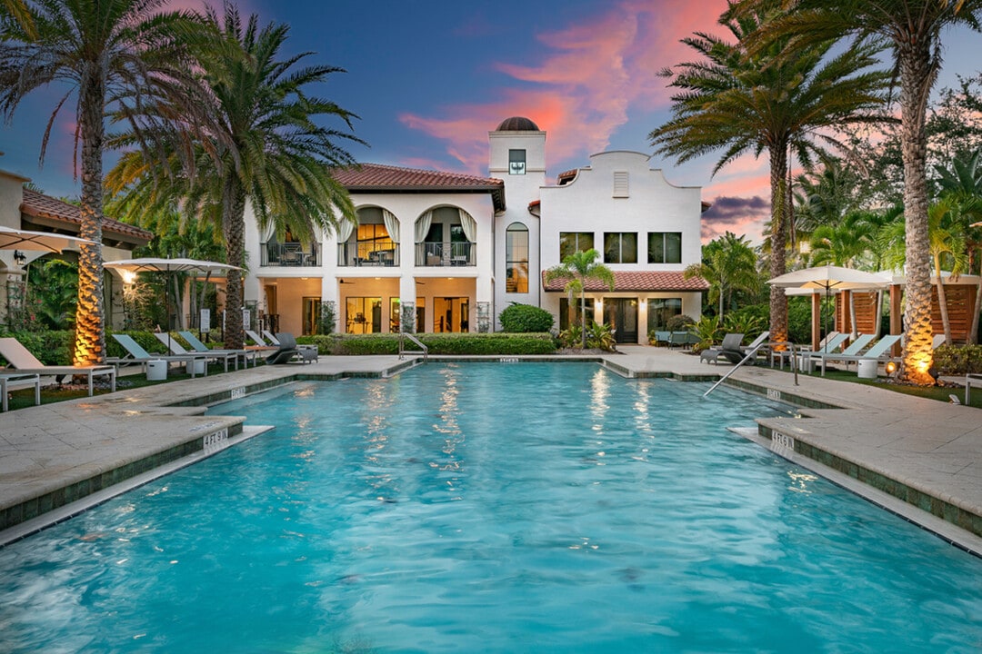 Del Ola in Boca Raton, FL - Foto de edificio