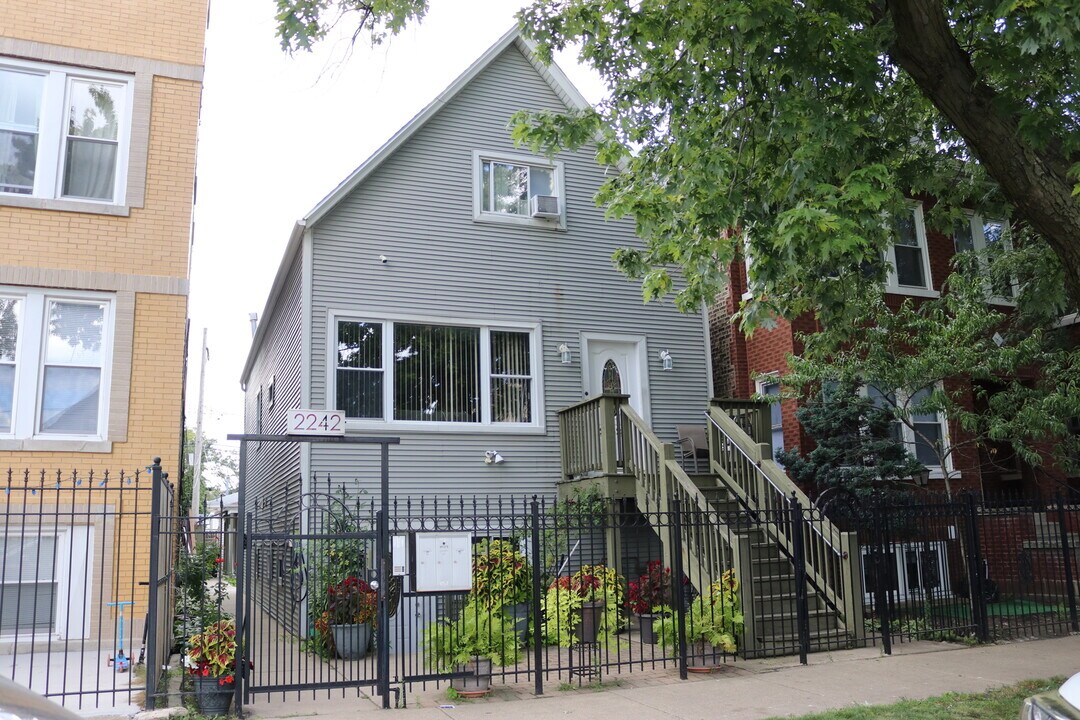 2242 N Mason Ave in Chicago, IL - Building Photo