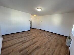 19 Main St, Unit 9 in Plymouth, MA - Foto de edificio - Building Photo