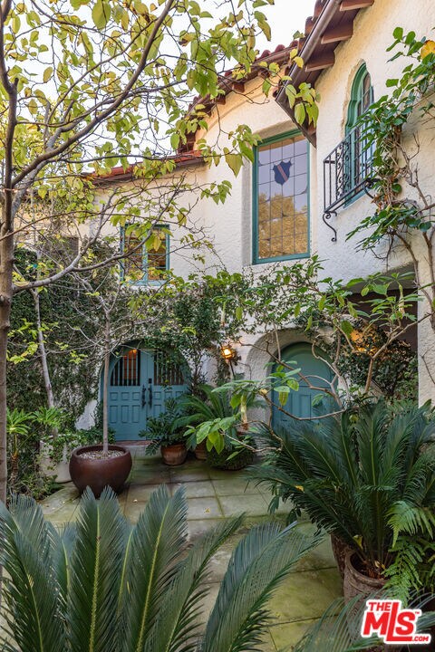 8440 Harold Way in Los Angeles, CA - Building Photo - Building Photo