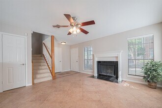 2211 S Kirkwood Rd in Houston, TX - Building Photo - Building Photo