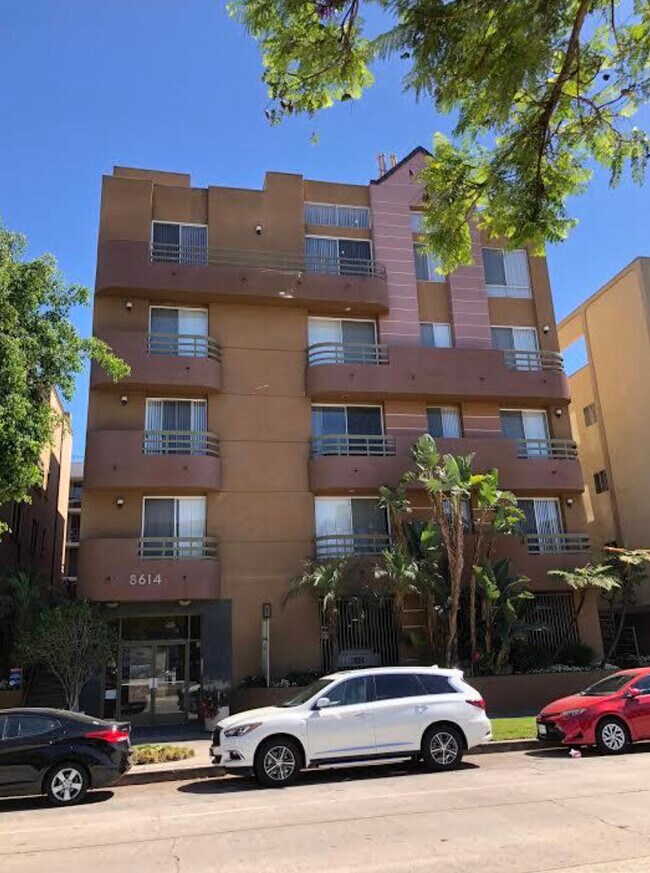 8614 Burton Way Apartments and Nearby Los Angeles Apartments For Rent