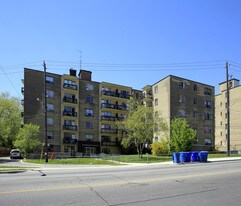608 Dawes Rd in Toronto, ON - Building Photo