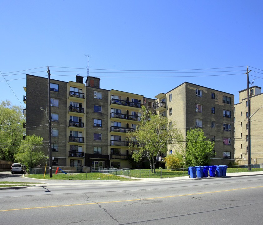 608 Dawes Rd in Toronto, ON - Building Photo