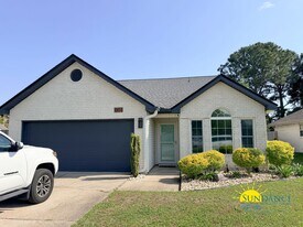 1303 Sterling Point Dr in Gulf Breeze, FL - Building Photo