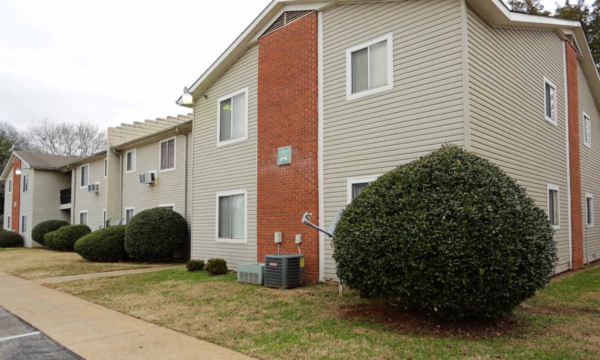 Oaks Apartments in Huntsville, AL - Foto de edificio