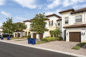 Villa Medici - Phase II in Ft. Myers, FL - Building Photo - Building Photo