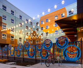 Four Amigos - Beloved Community in Seattle, WA - Foto de edificio - Building Photo