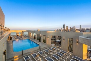 Eugenie Terrace on the Park in Chicago, IL - Building Photo