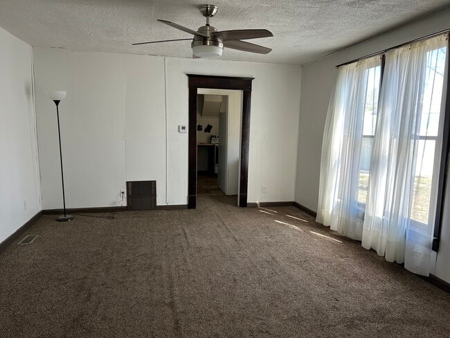 115 E 9th St, Unit 2