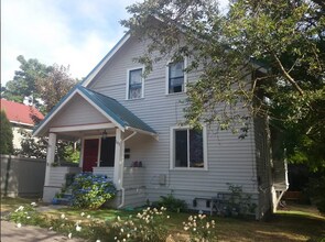 101 N Bowdoin Pl in Seattle, WA - Building Photo - Building Photo