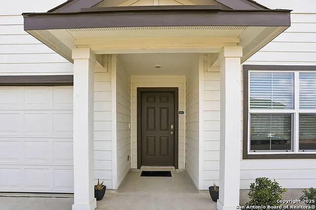 Room in House on Navidad Pike in San Antonio, TX - Building Photo - Building Photo