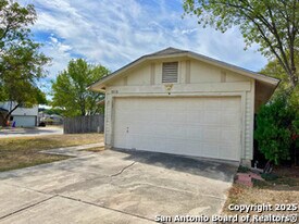 8038 Wayside Trail in San Antonio, TX - Building Photo