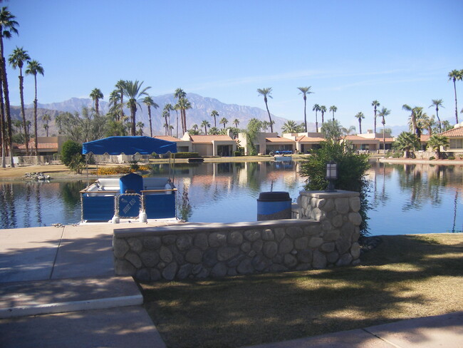 195 Desert Lakes Dr in Rancho Mirage, CA - Foto de edificio - Building Photo