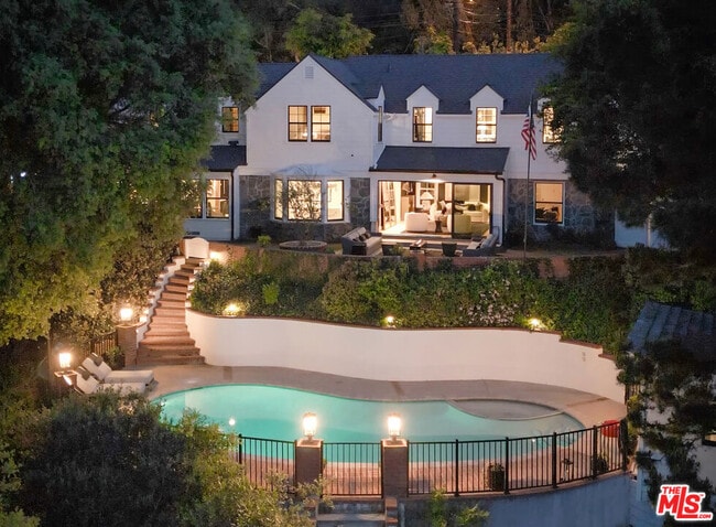 3100 Coldwater Canyon Ave in Los Angeles, CA - Building Photo - Building Photo