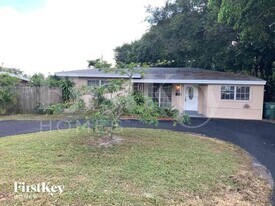 360 NW 35th Ct in Oakland Park, FL - Building Photo