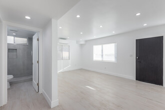 2417 Huntington Ln, Unit A in Redondo Beach, CA - Building Photo - Building Photo