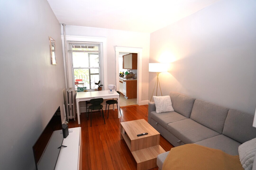126 Park St, Unit 4 in Brookline, MA - Foto de edificio