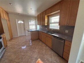 21327 De La Osa St in Los Angeles, CA - Building Photo - Building Photo
