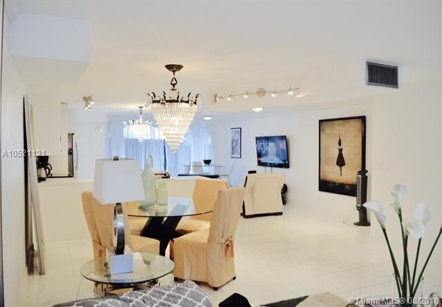2204 NE 7th St-Unit -3 in Hallandale Beach, FL - Building Photo - Building Photo