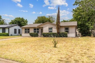 116 Denton Dr in Euless, TX - Building Photo - Building Photo