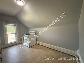 158 N Liberty St in Elgin, IL - Building Photo - Building Photo