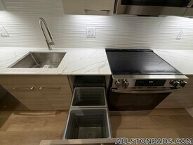 1079 Commonwealth Ave in Boston, MA - Building Photo