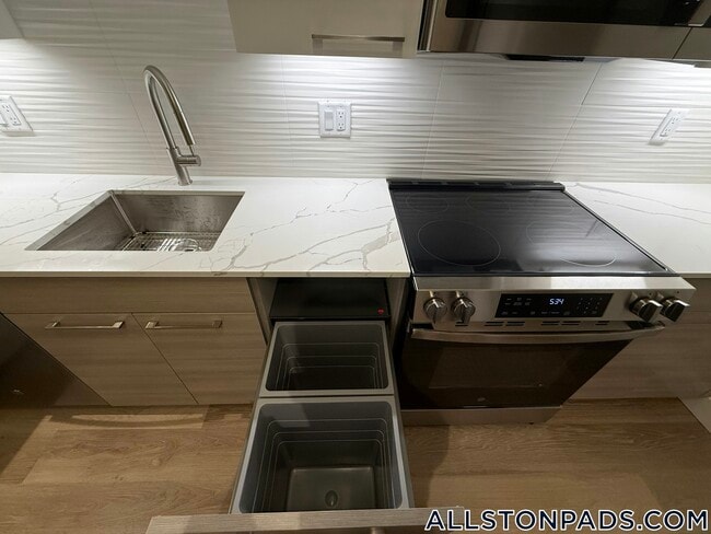 1079 Commonwealth Ave