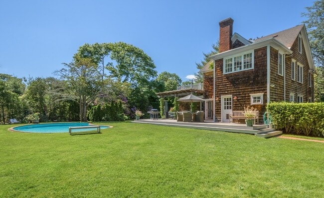140 Meeting House Ln in Southampton, NY - Building Photo - Building Photo