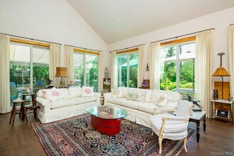 61 Huckleberry Ln in East Hampton, NY - Building Photo - Building Photo