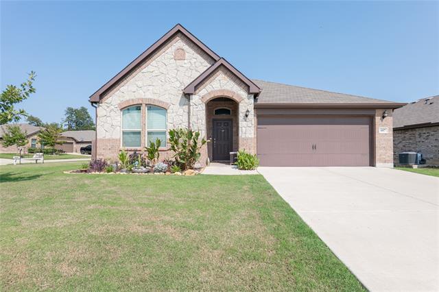 607 Rdg Vw Wy in Justin, TX - Building Photo