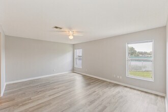 449 Ed Douglas Rd in Groveland, FL - Building Photo - Building Photo