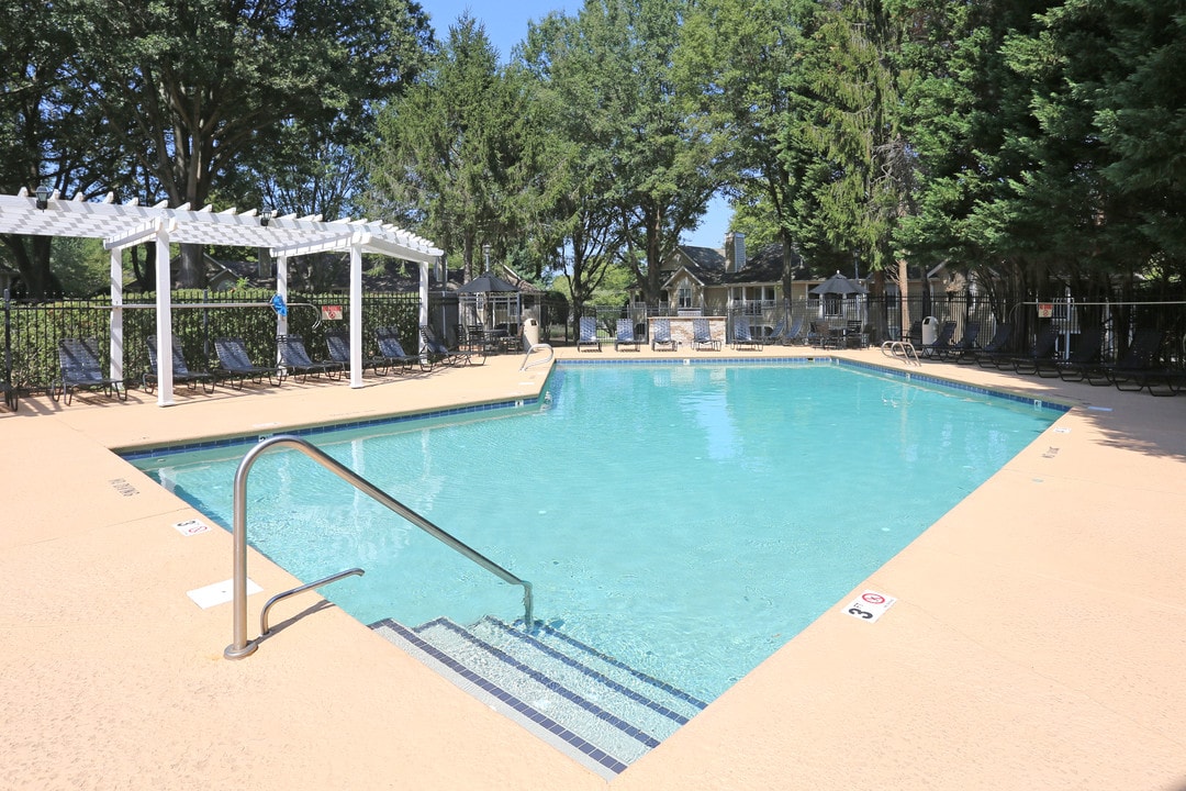 Stadler Place in Greensboro, NC - Building Photo