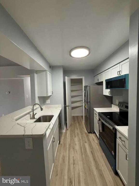 6921 Victoria Dr in Alexandria, VA - Building Photo - Building Photo