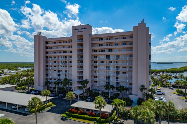 OCEAN HARBOUR TOWER CONDOMINIUM E in Hutchinson Island, FL - Building Photo - Building Photo