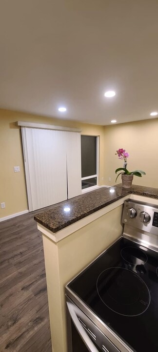 15150 65th Ave S, Unit 708 in Tukwila, WA - Foto de edificio