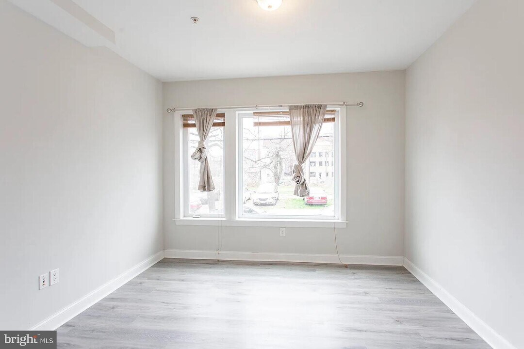 1707 Master St Photo