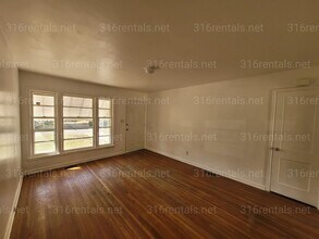 1122 N Terrace Dr in Wichita, KS - Building Photo - Building Photo